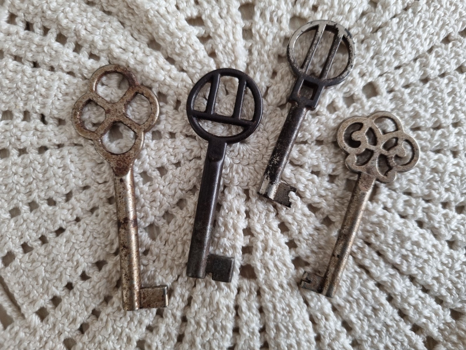 Setje oude brocante sleutels, Ophalen of Verzenden