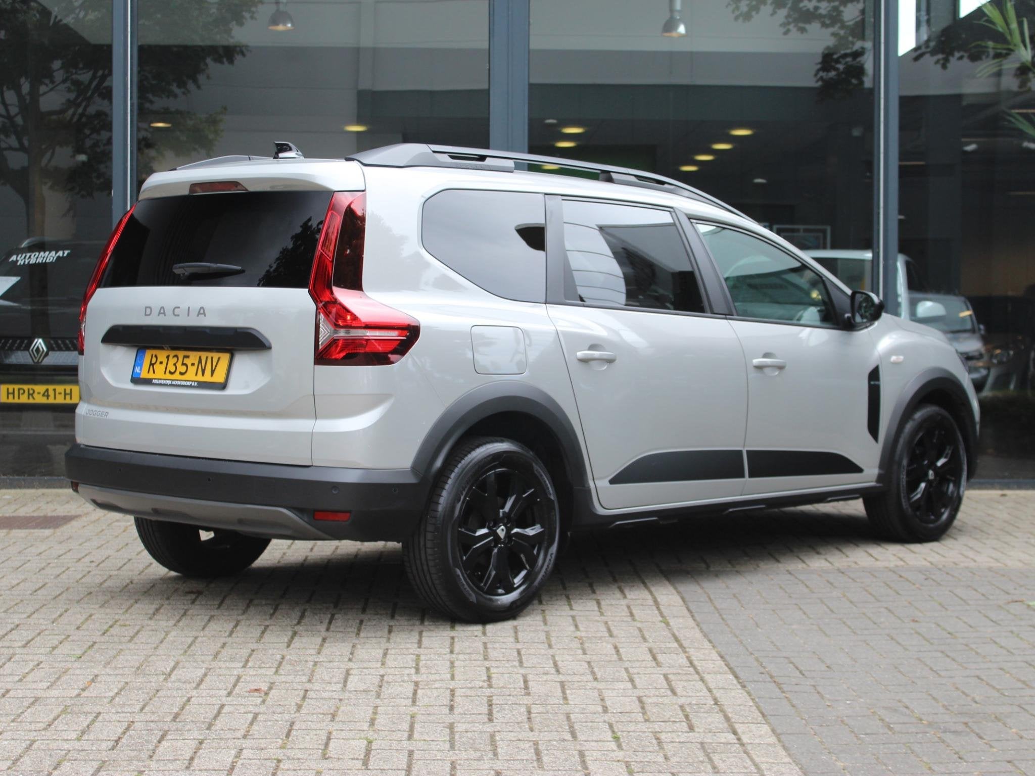 Dacia Jogger TCe 100 Bi-Fuel Extreme 5p / DEALER ONDERHOUDEN, Auto's, Voorwielaandrijving, Stof, Gebruikt, 100 pk