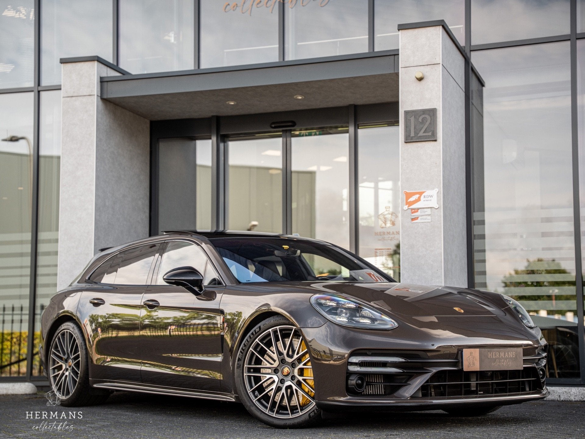 Porsche Panamera Sport Turismo 4.0 Turbo S E-Hybrid / Org NL, Auto's, Dealer onderhouden, Gebruikt, Bruin, Vierwielaandrijving