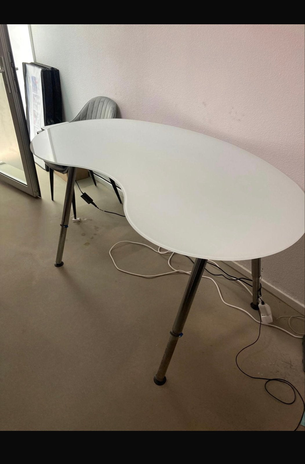 Gratis Mooi bureau - 180x100 cm, Huis en Inrichting, Ophalen, Overige typen, Gebruikt, In hoogte verstelbaar