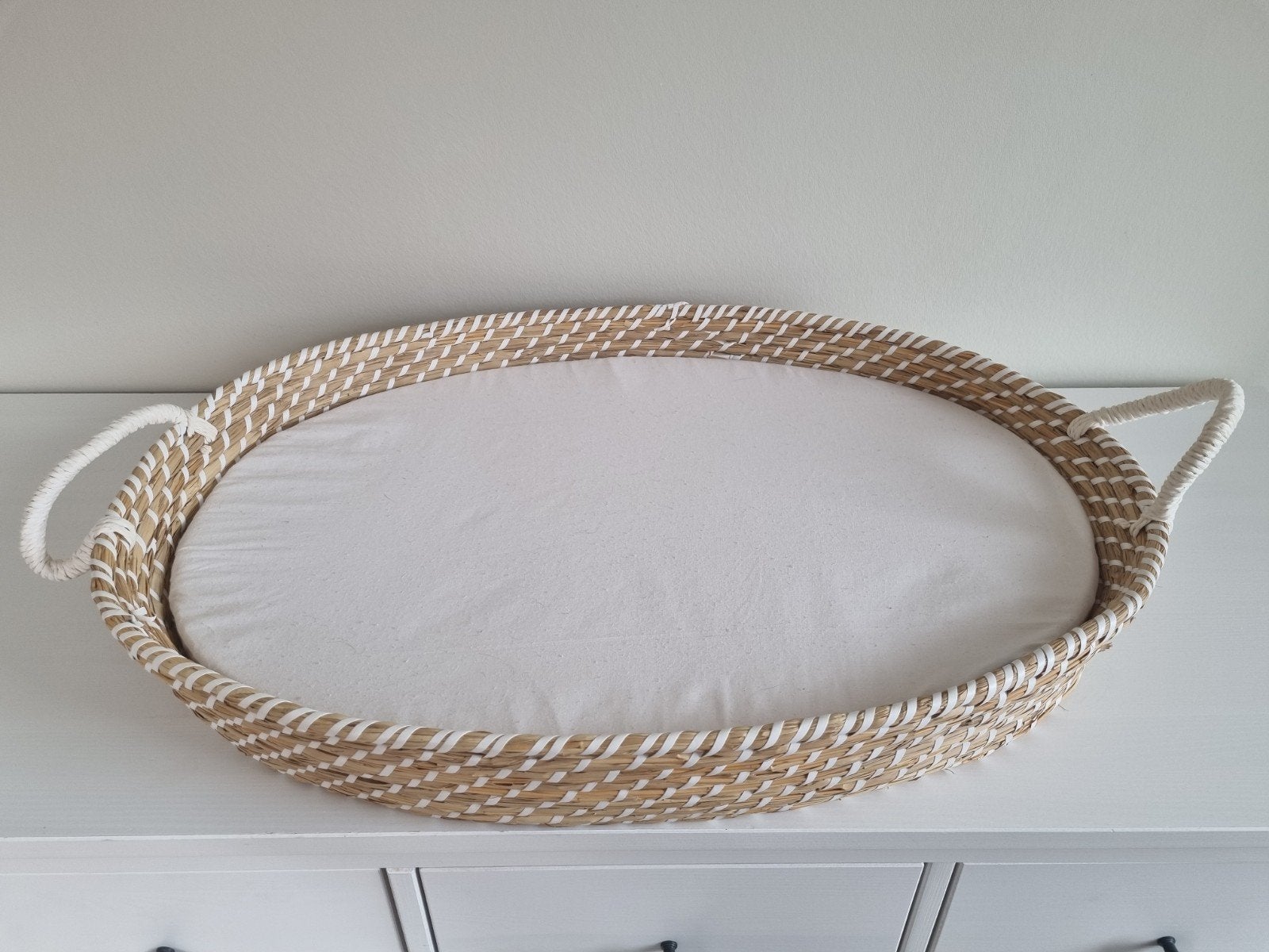 Mooie rieten aankleedmand met matrasje, Aankleedkussen, Zo goed als nieuw, Standaard, Ophalen