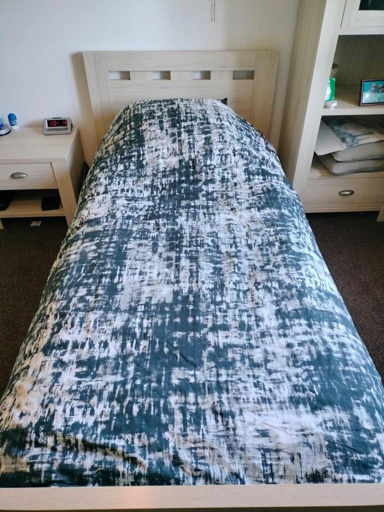 Complete slaapkamer - bed, kasten en nachtkastje, Ophalen, Gebruikt, Eenpersoons