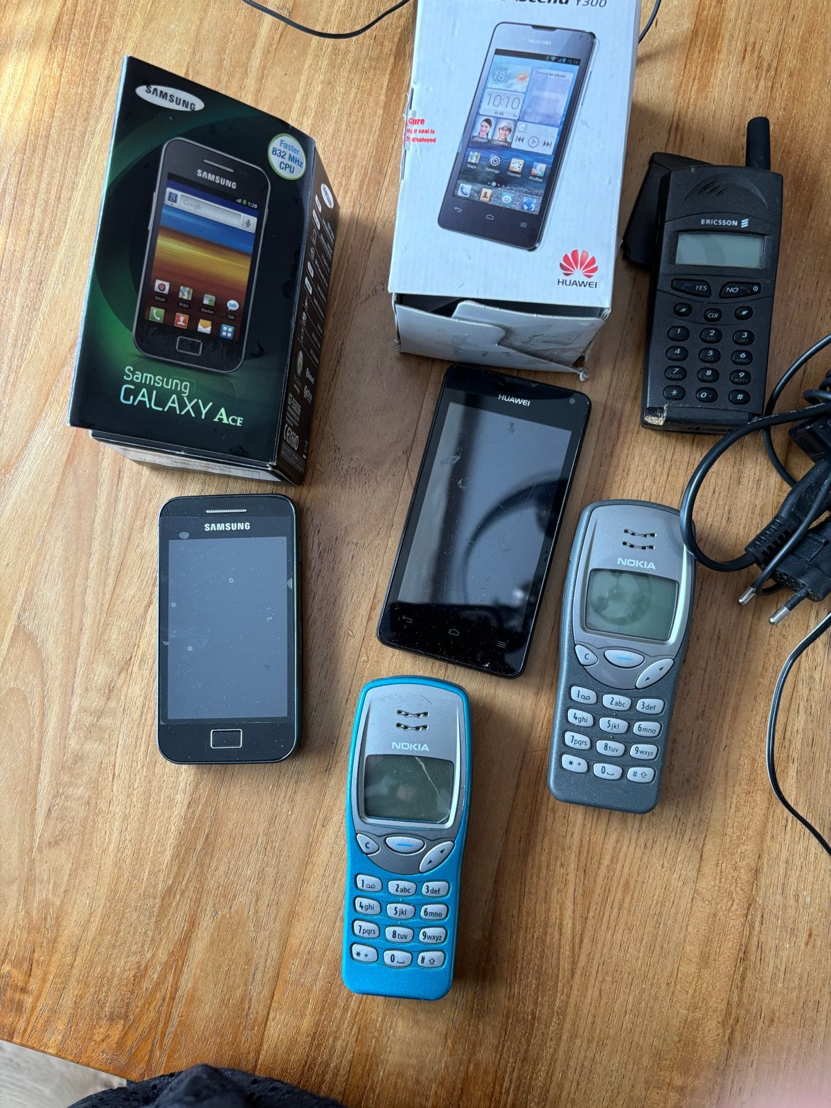 Vintage telefoons: 2 Nokia, Samsung en diverse modellen, Gebruikt, Overige modellen, Overige kleuren, Geen camera
