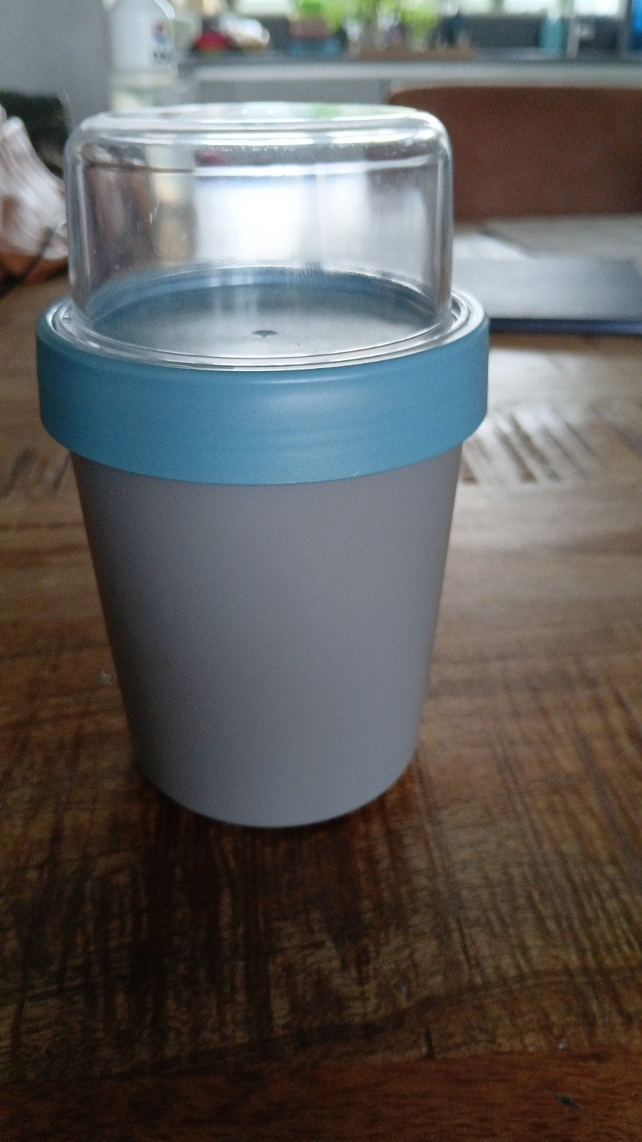 Handige Yoghurtbeker met Apart Vakje - Grijs/Blauw, Ophalen of Verzenden