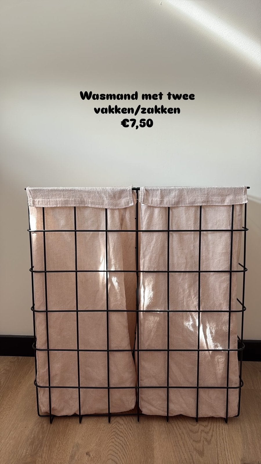 Zwarte wasmand met twee zakken/vakken, Huis en Inrichting, Badkamer | Badtextiel en Accessoires, Ophalen, Zo goed als nieuw, Zwart