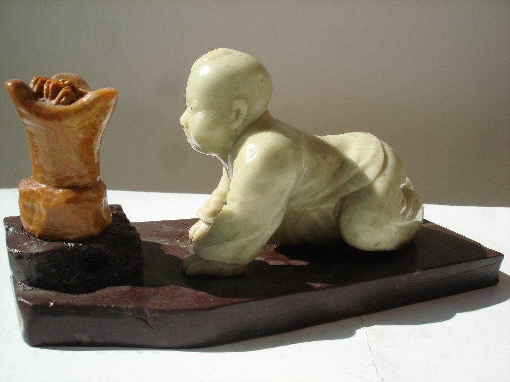Chinese early republic carved stone figurine boy at kiln, Antiek en Kunst, Ophalen of Verzenden