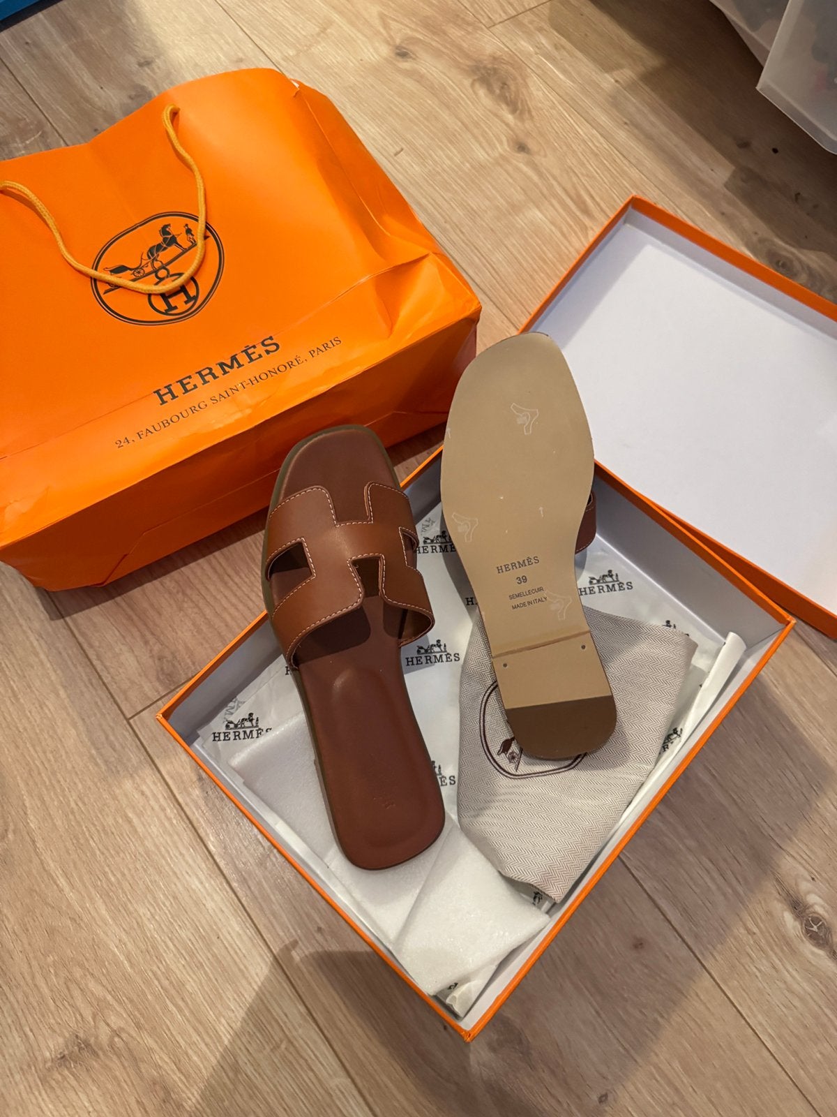 Bruine Hermès slippers sandalen Oran, Ophalen, Zo goed als nieuw