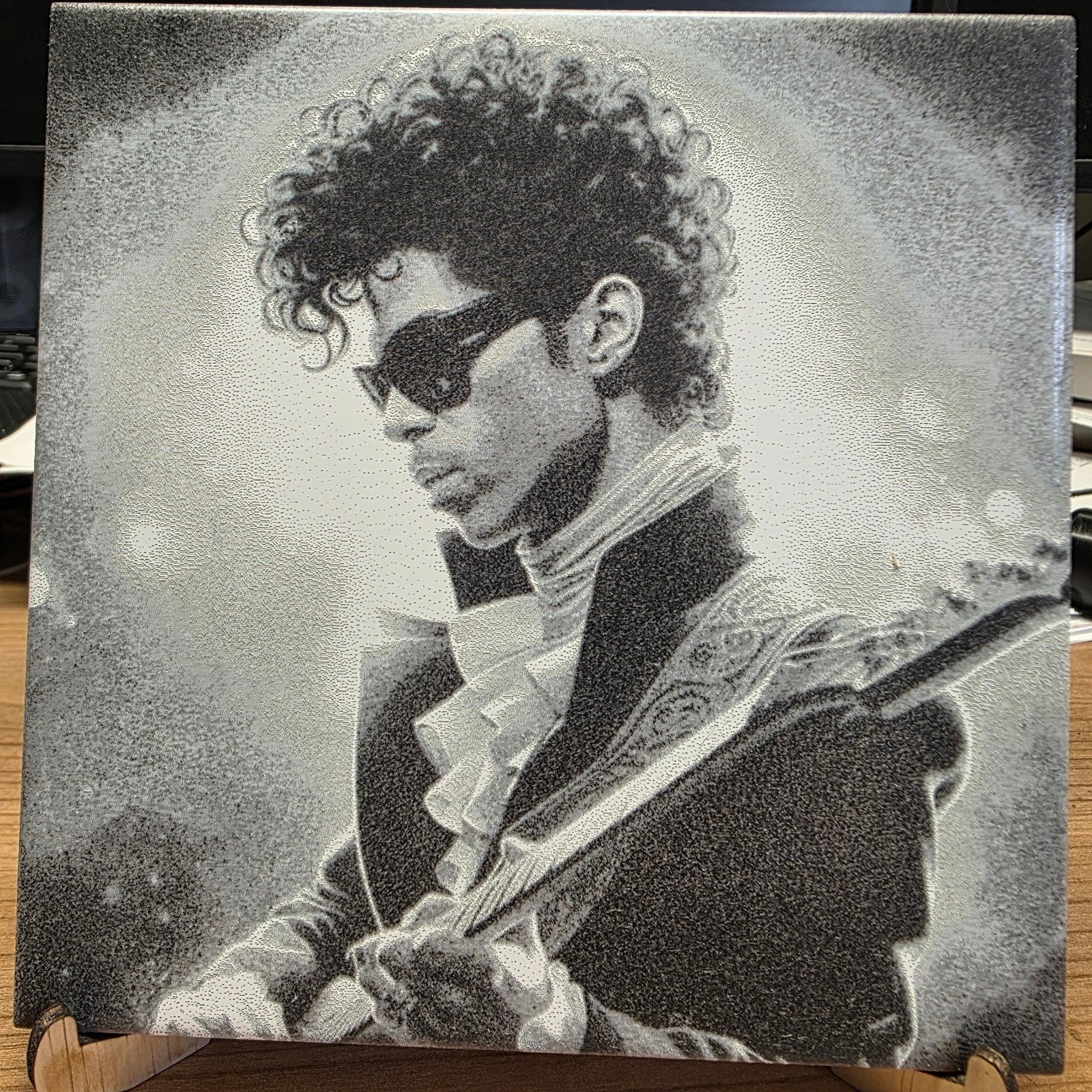 Prince gravure op tegel 15x15 cm met standaard, Antiek en Kunst, Ophalen of Verzenden