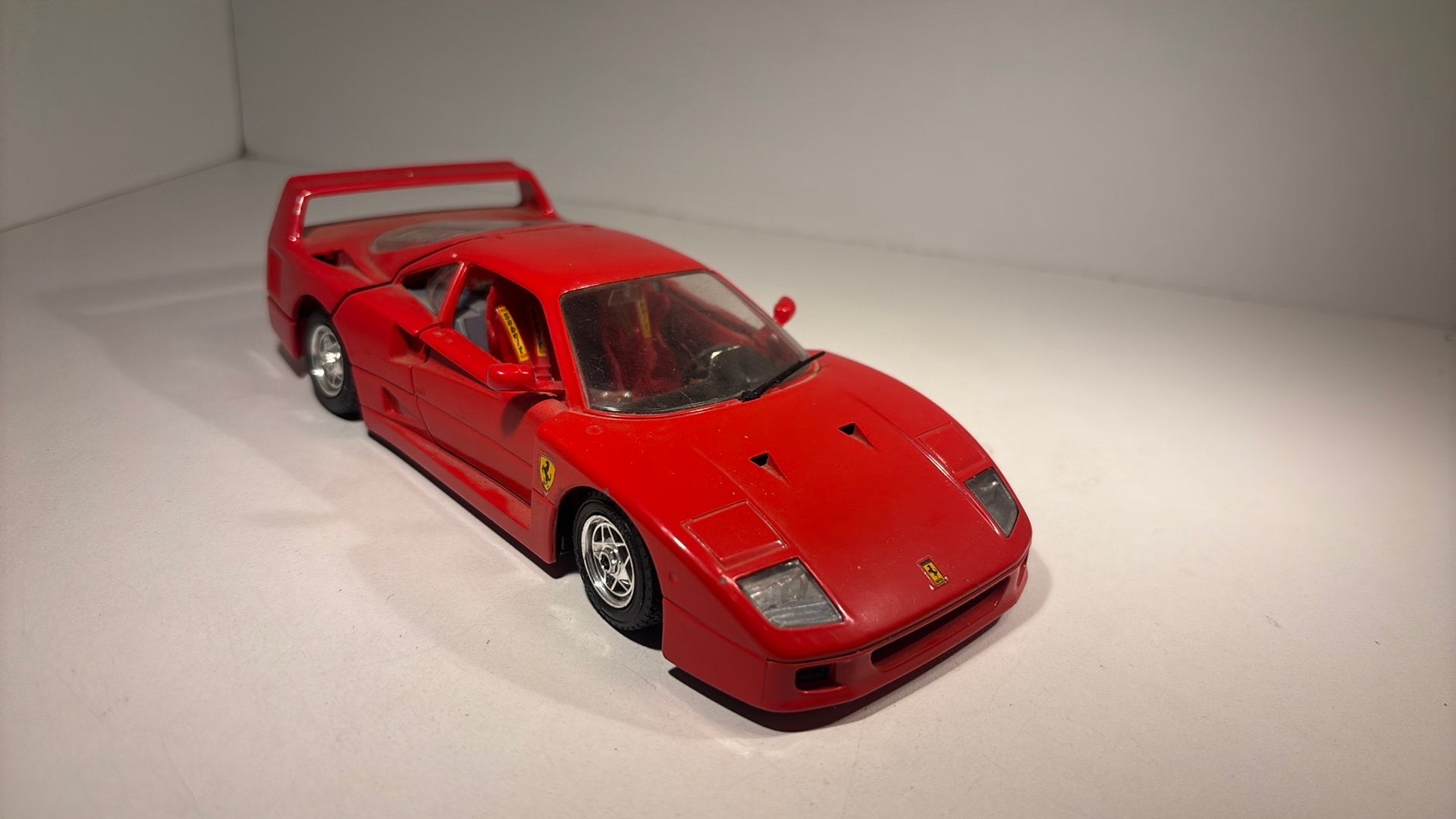 Ferrari f40 Bburago 1.24