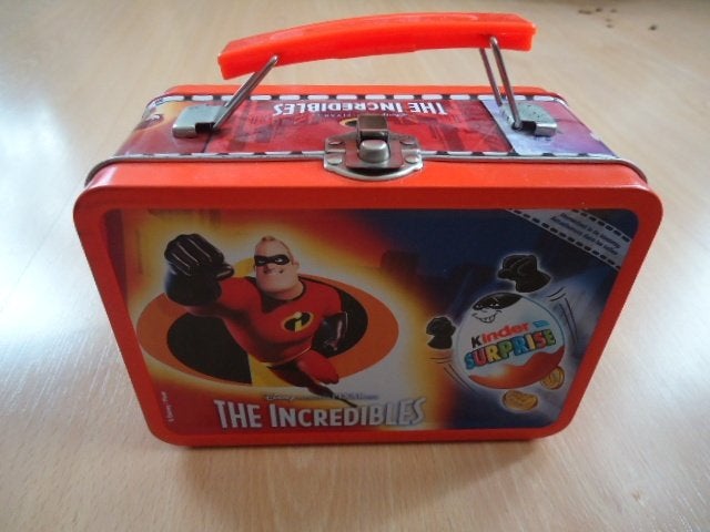 Kinder Surprise, Disney Pixar The Incredibles lunch boxje, Verzamelen, Ophalen of Verzenden, Overige figuren
