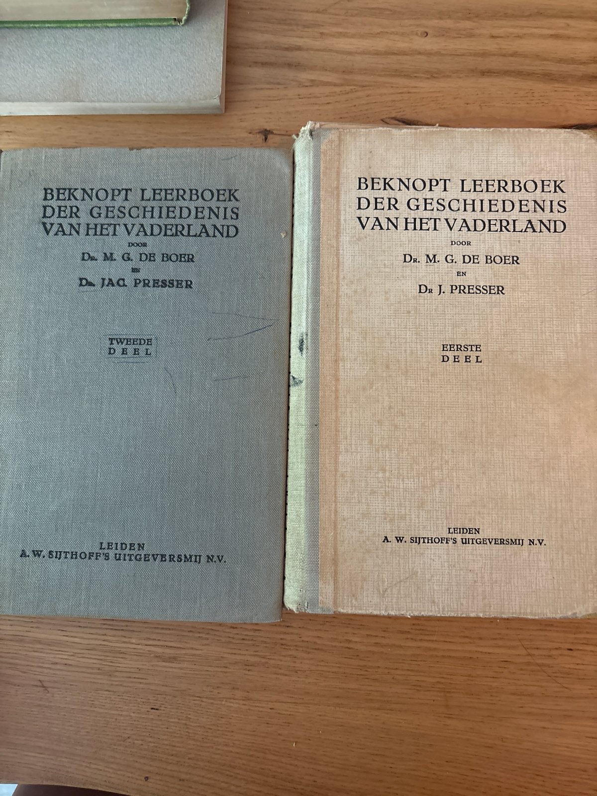Beknopt Leerboek der Geschiedenis van het Vaderland, Ophalen of Verzenden, 20e eeuw of later, Gelezen
