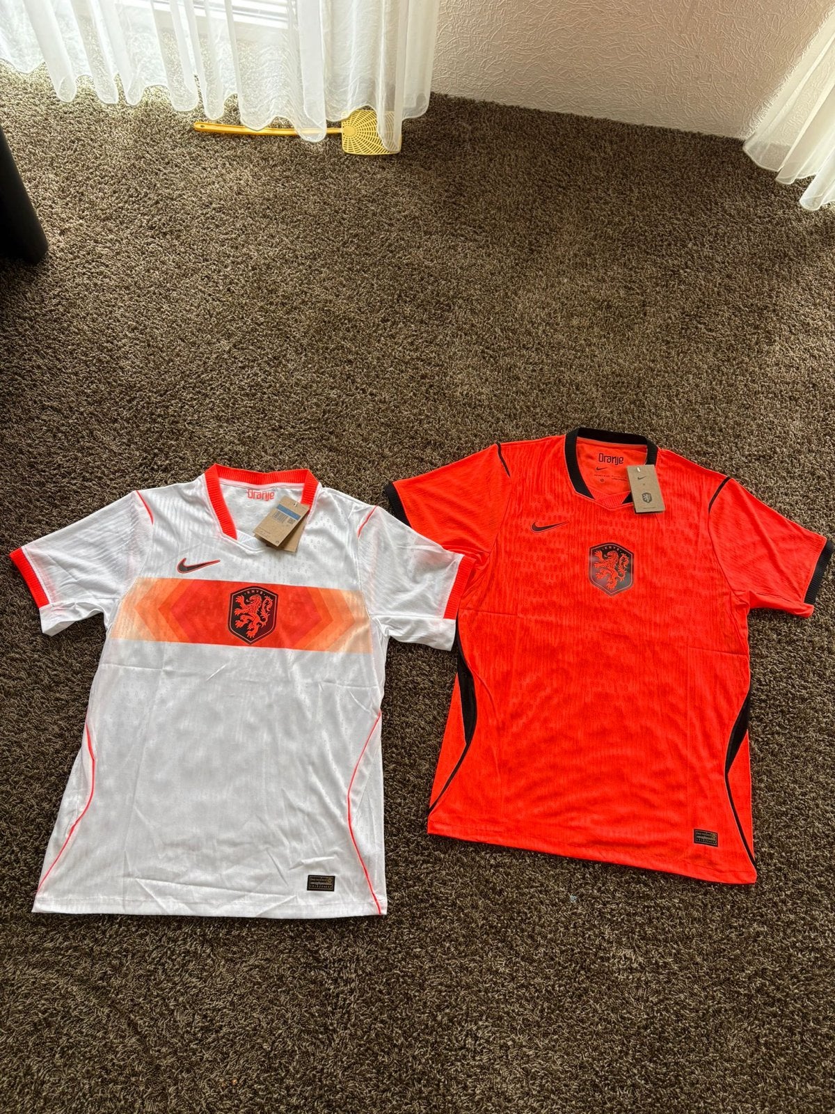 Nieuwe Oranje voetbalshirts - Thuis- en uitshirt maat M en L, Kleding | Heren, Ophalen, Nieuw, Wit, Overige typen