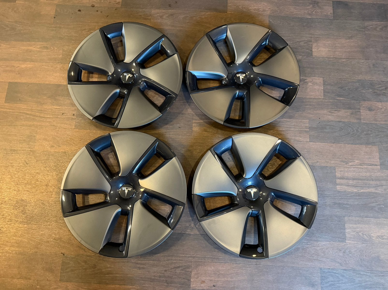 Tesla wieldoppen model 3 Nieuwstaat 18 Inch, Auto diversen, Wieldoppen, Ophalen of Verzenden, Zo goed als nieuw