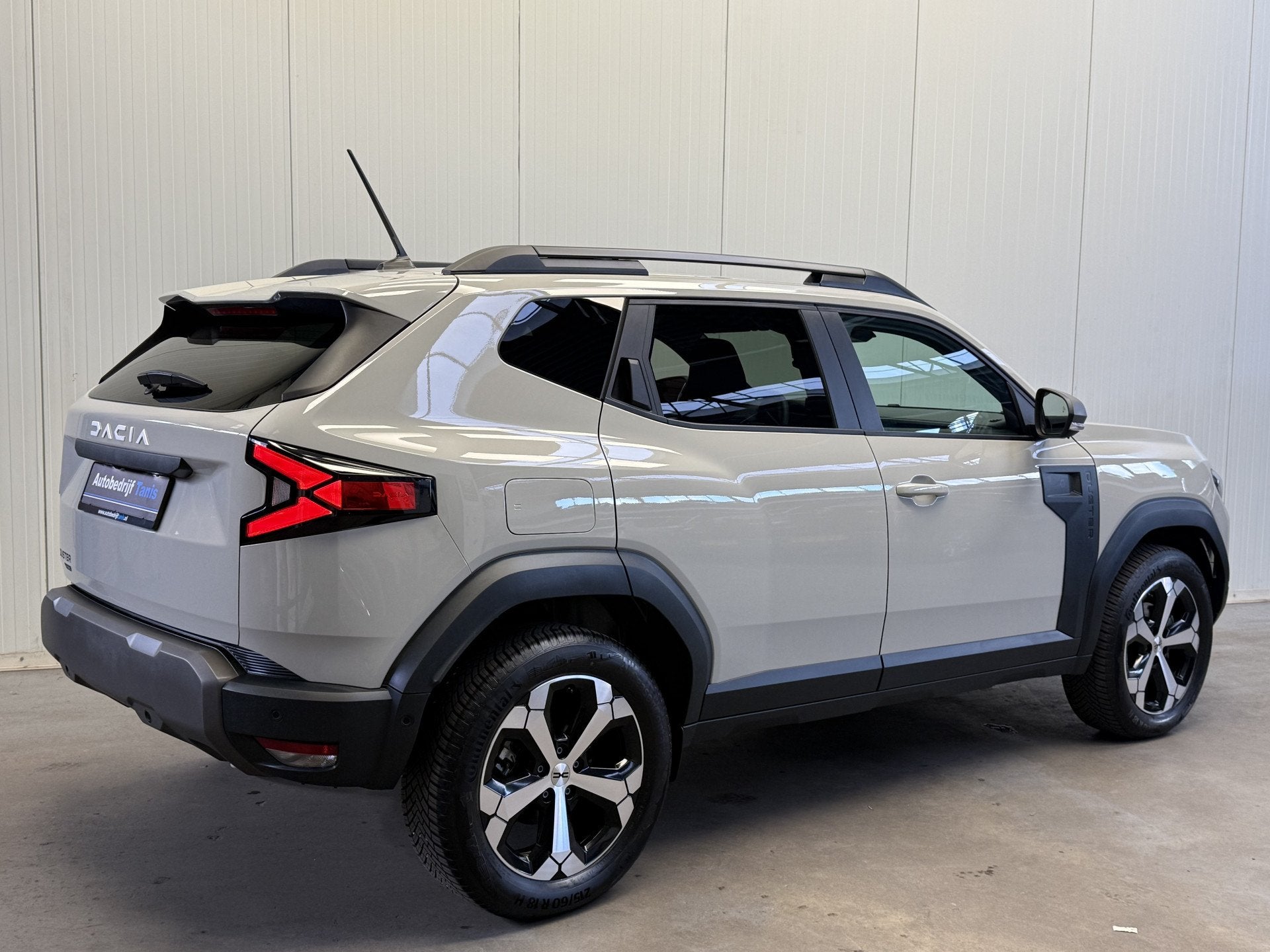 Dacia Duster 1.6 Hybrid 140 Journey AIRCO/ECC-LMV-CAMERA-NAV, Auto's, Stof, Gebruikt, 4 cilinders, Beige
