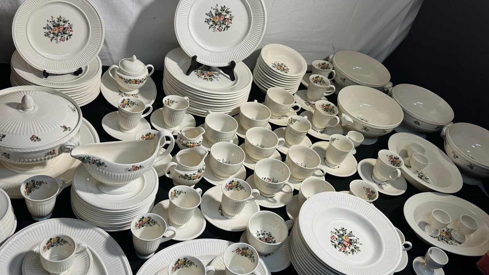 Uitgebreid 157-delig Wedgwood Conway servies - Perfecte staa, Klassiek, Ophalen of Verzenden, Zo goed als nieuw, Wedgwood