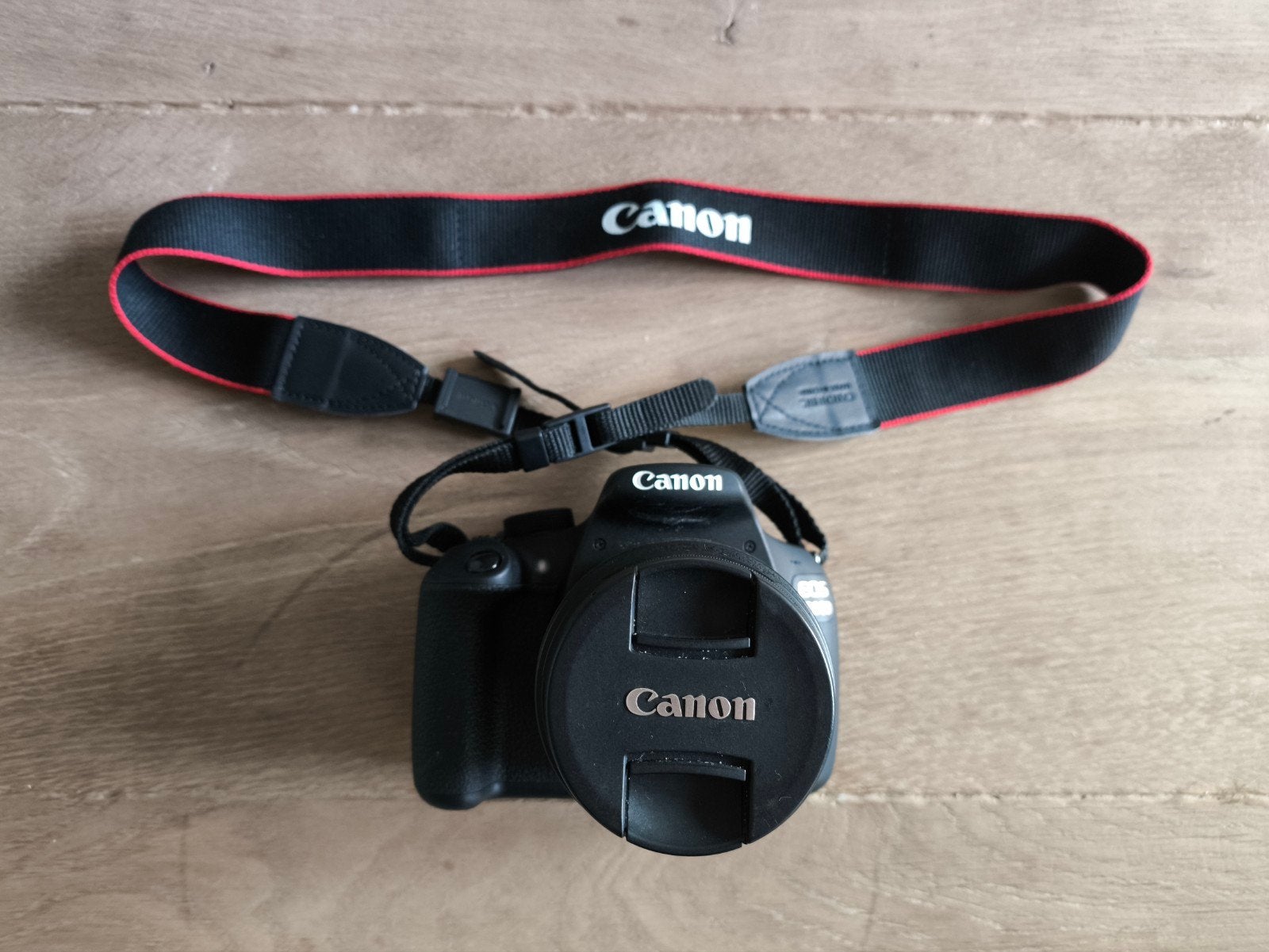 Spiegelreflexcamera Canon Eos 1200D met 18-55 mm lens, Ophalen, Zo goed als nieuw, Canon, 8 keer of meer