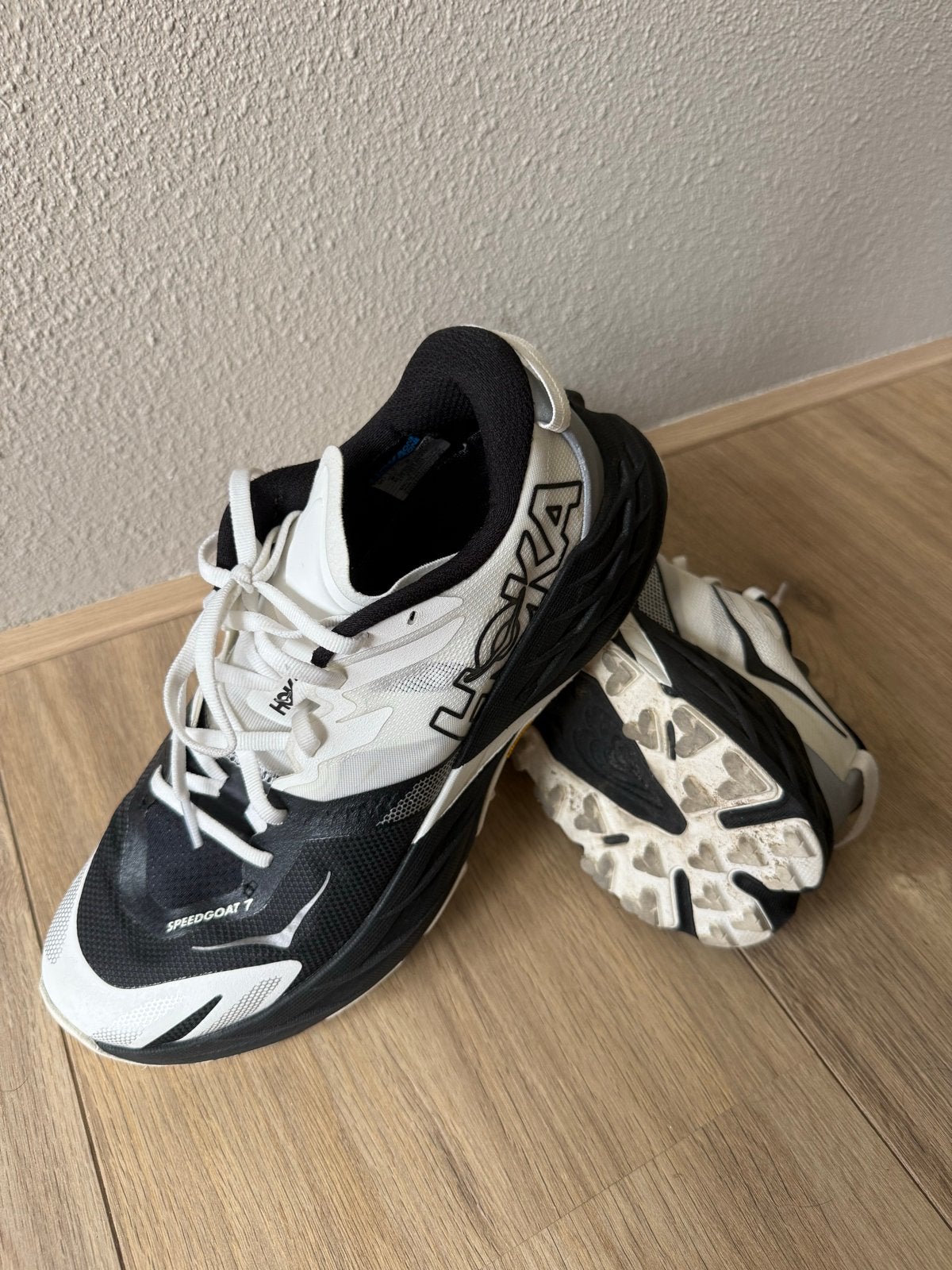 Hoka Speedgoat 7 - Zo goed als nieuw, slechts 5km gelopen, Ophalen of Verzenden, Zo goed als nieuw, Zwart, Sportschoenen