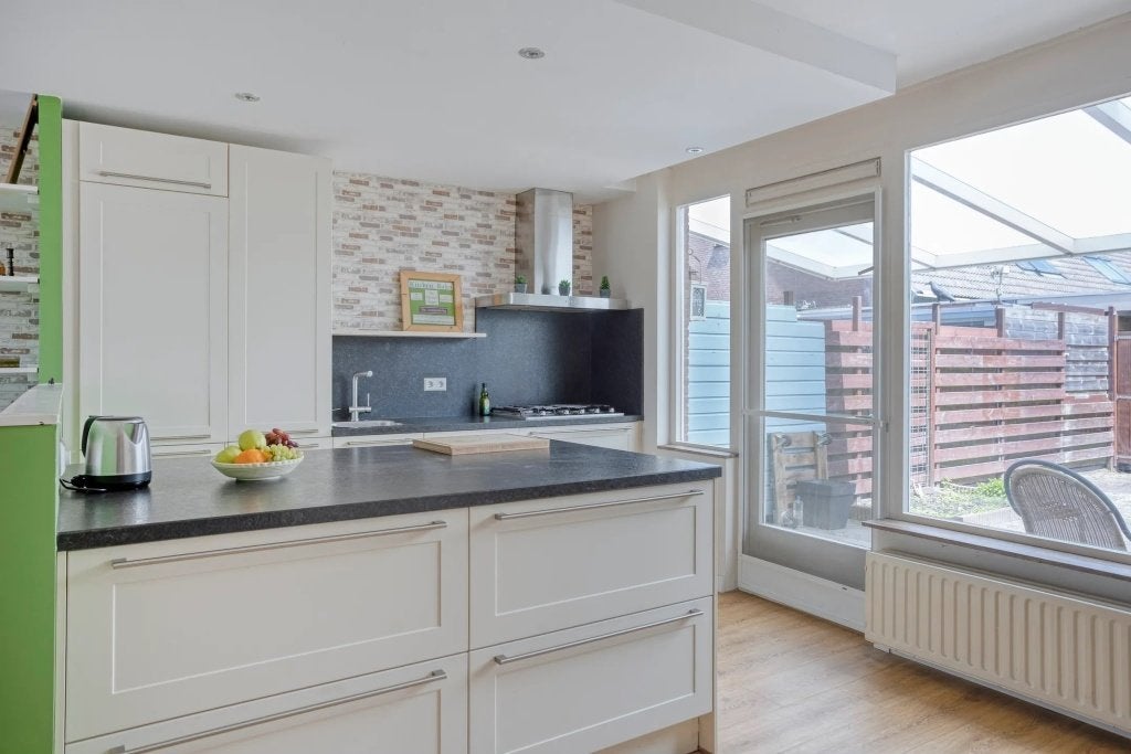 PRACHTIGE MODERNE MAT WITTE EILANDKEUKEN+granietGEDEMONTEERD