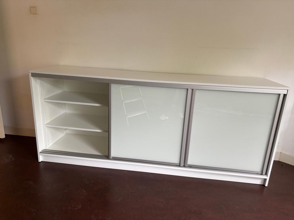 Modern dressoir met schuifdeuren en lades - 220x55x92 cm, Ophalen, Overige materialen, Zo goed als nieuw, 200 cm of meer