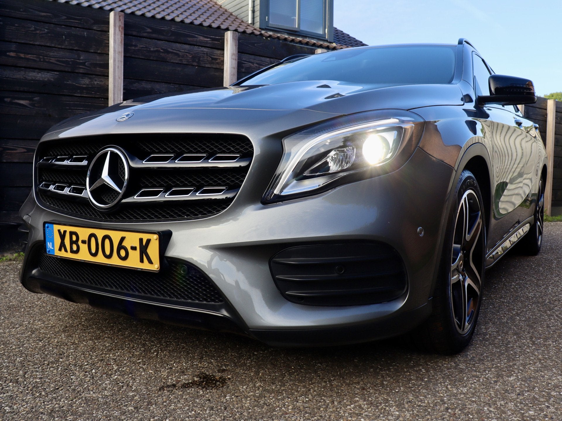 Mercedes-Benz GLA 180 Business Solution AMG NL-auto | trekha, Gebruikt, 4 cilinders, 715 kg, 122 pk