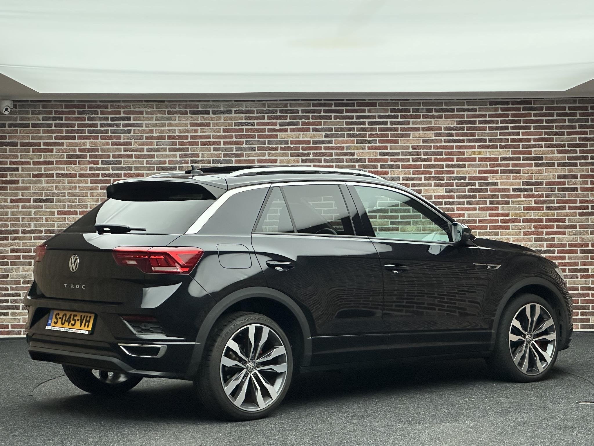 Volkswagen T-Roc 1.5 TSI Sport R-line| Pano | Beats, Verwarmde buitenspiegels, Stof, Euro 6, 4 cilinders