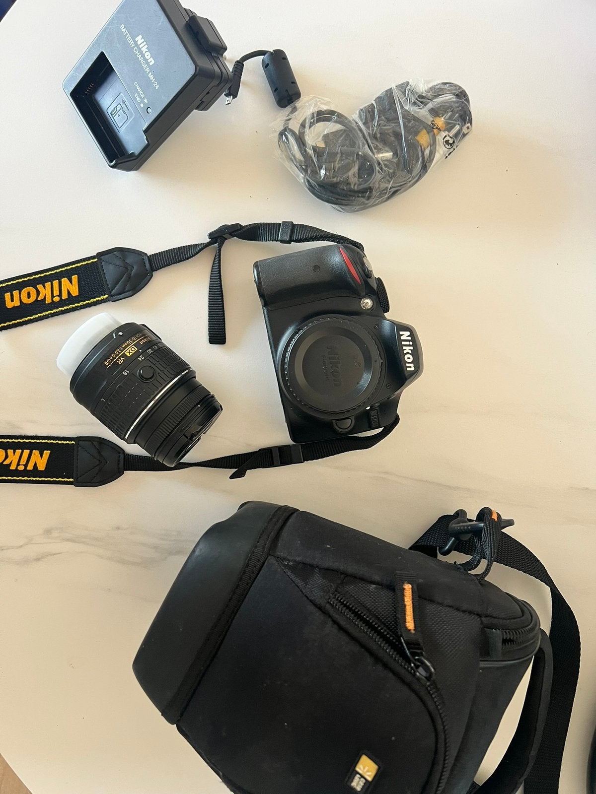 NIKON D3200 spiegelreflexcamera + accessoires, Geheugenkaart, Ophalen of Verzenden, Zo goed als nieuw, 24 megapixels