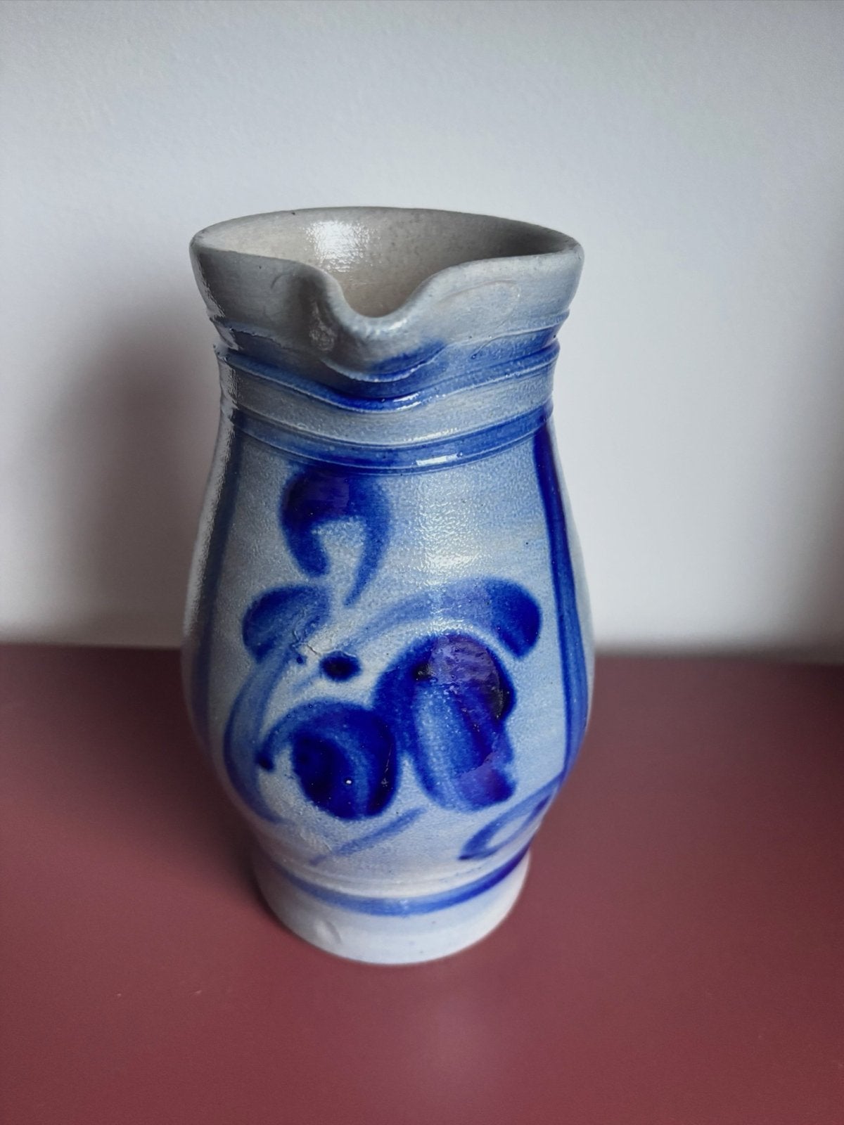 Keulse kan grijs steengoed handgeschilderd blauw bloemmotief, Antiek en Kunst, Ophalen of Verzenden