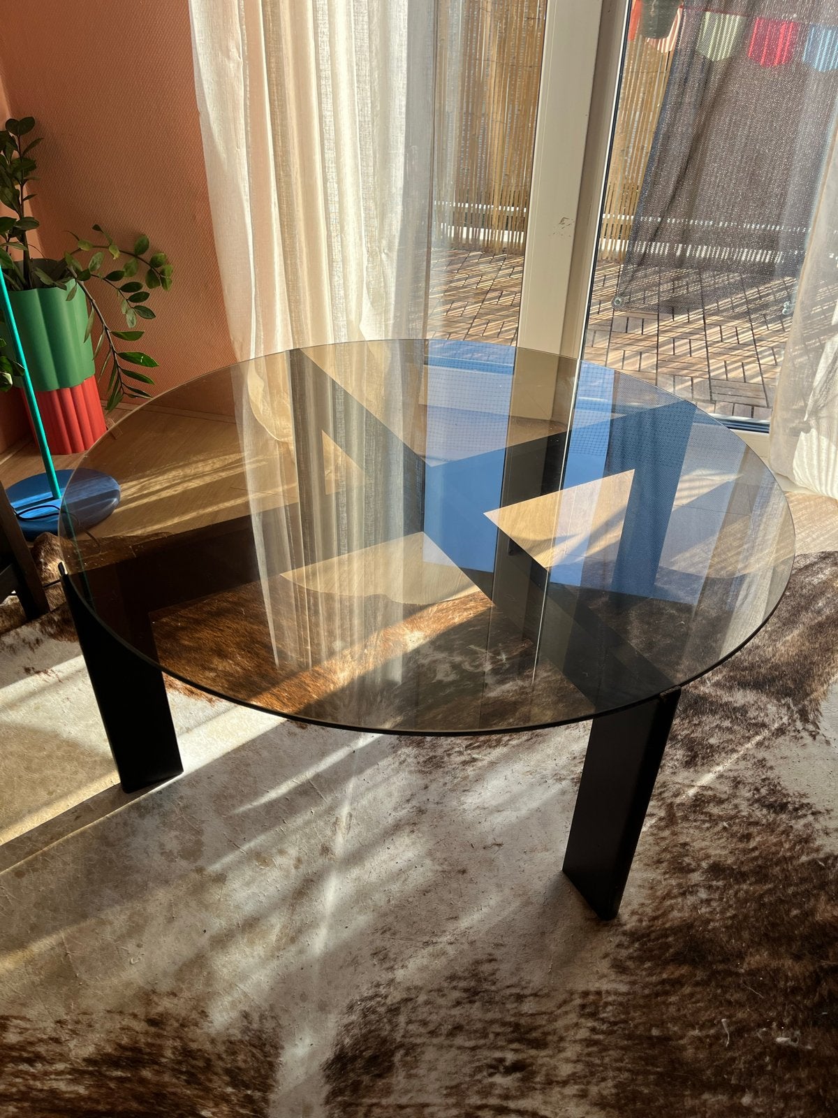 Midcentury vintage salontafel met hout en rookglas, Huis en Inrichting, Tafels | Salontafels, Ophalen, Gebruikt, 100 tot 150 cm