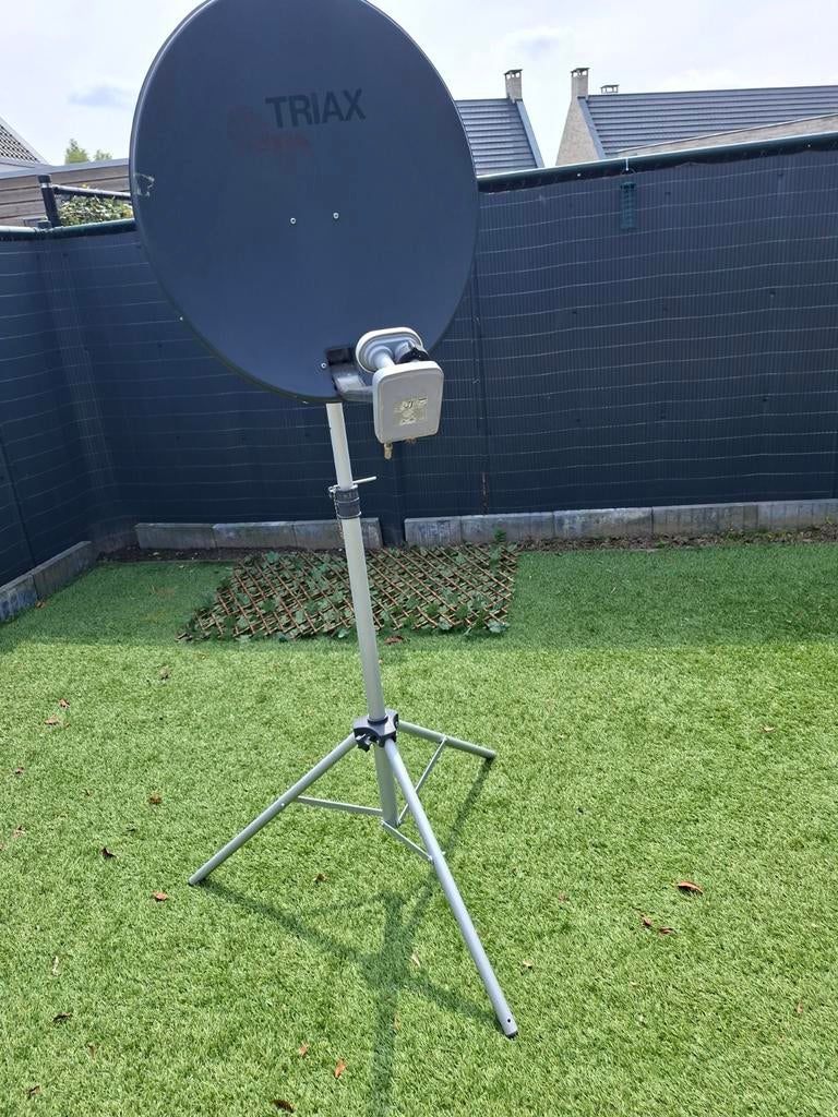 TRIAX Schotel antenne met duo lnb, Ophalen, Zo goed als nieuw, (Schotel)antenne-accessoires, Overige merken