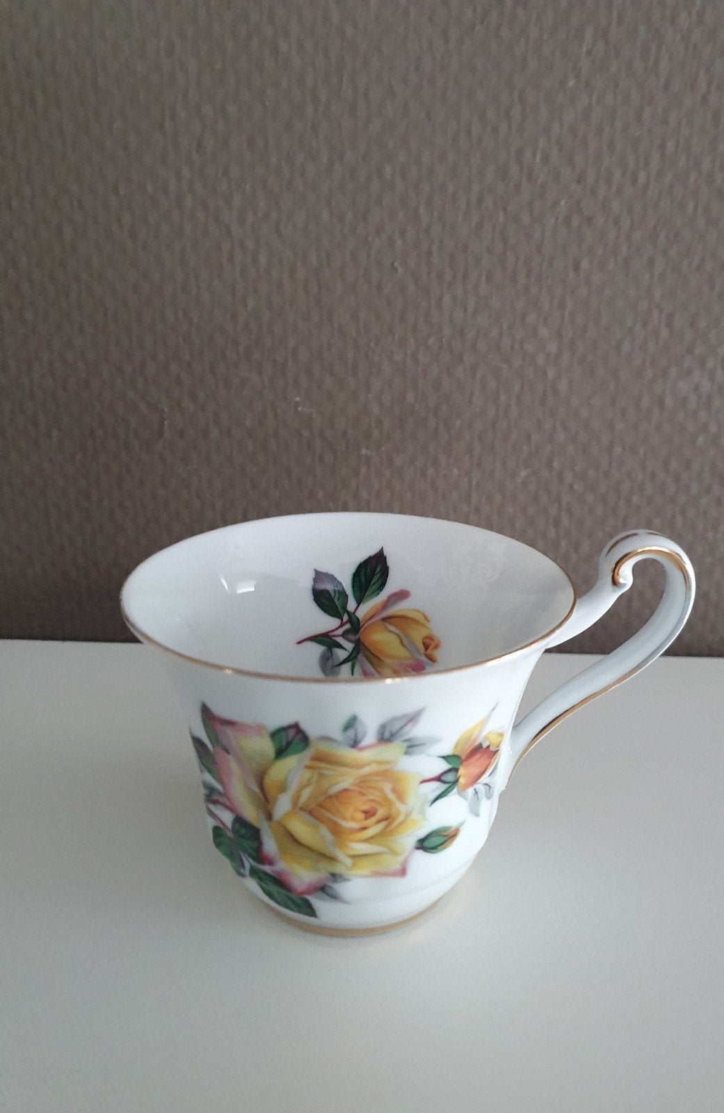Vintage porseleinen kopje met gele rozen nr 41 ( bavaria ), Antiek en Kunst, Ophalen of Verzenden