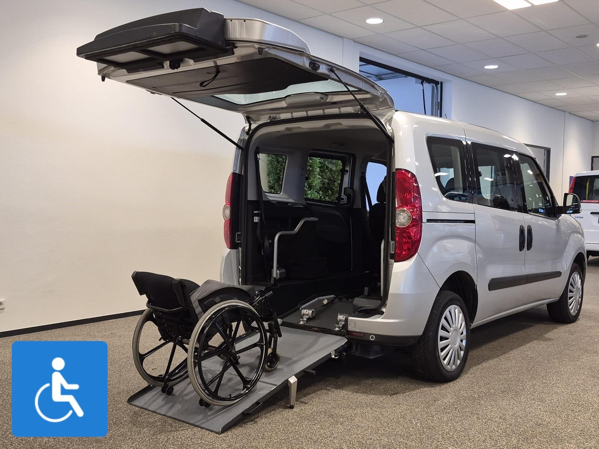 Opel Combo Rolstoelauto incl. lier, Auto's, Opel, 12 maanden, Stof, Gebruikt, Bedrijf