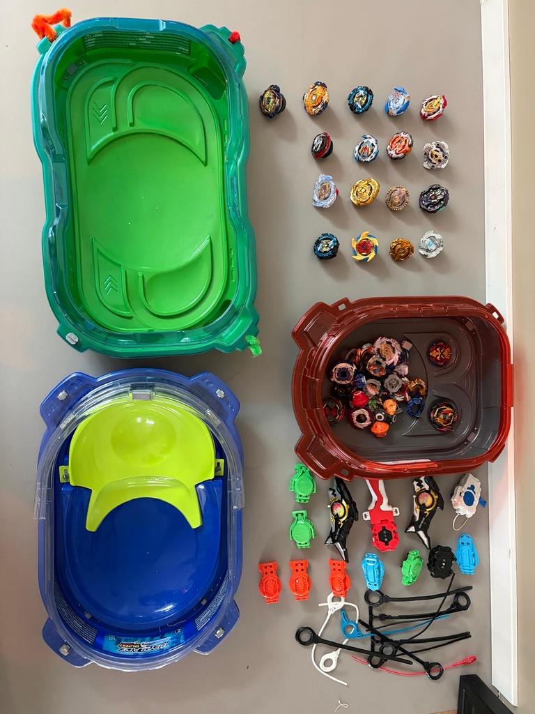 Grote Beyblade Burst set met 2 arena's en veel Beyblades, Ophalen, Gebruikt, Jongen of Meisje