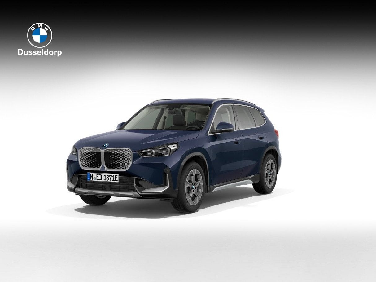 BMW iX1 eDrive20 Pure Edition (bj 2026, automaat), Zwart, Blauw, Leder, Nieuw