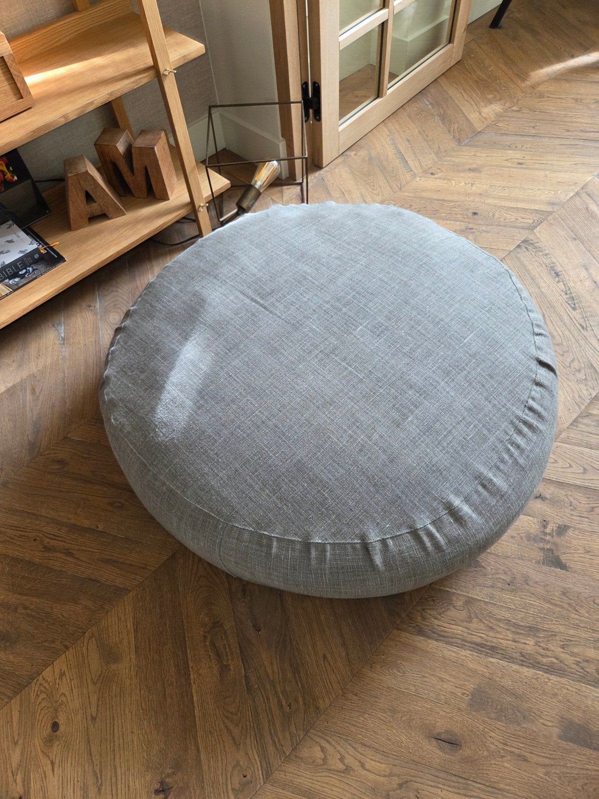 Nieuwe poef met natuurrubber vulling, grijsbruin, 80x35cm, Ophalen, Rond, Nieuw, Minder dan 50 cm