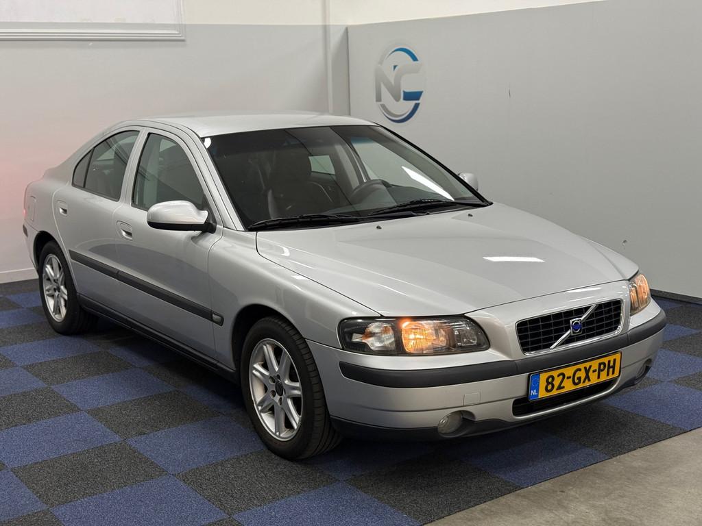 Volvo S60 2.4 / DEALER ONDERHOUDEN / AUTOMAAT / NETTE AUTO, Gebruikt, S60, 1476 kg, Bedrijf