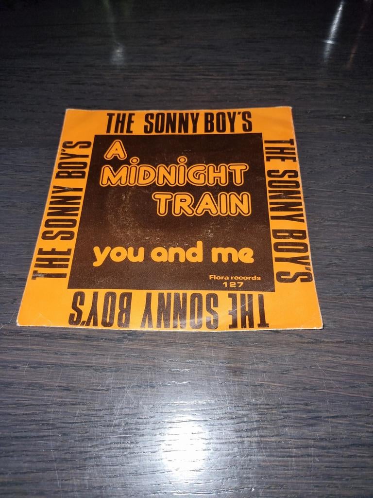 Single van the Sonny boys  : a midnight train ( GARAGE ROCK), Gebruikt, 7 inch, Single, Ophalen of Verzenden