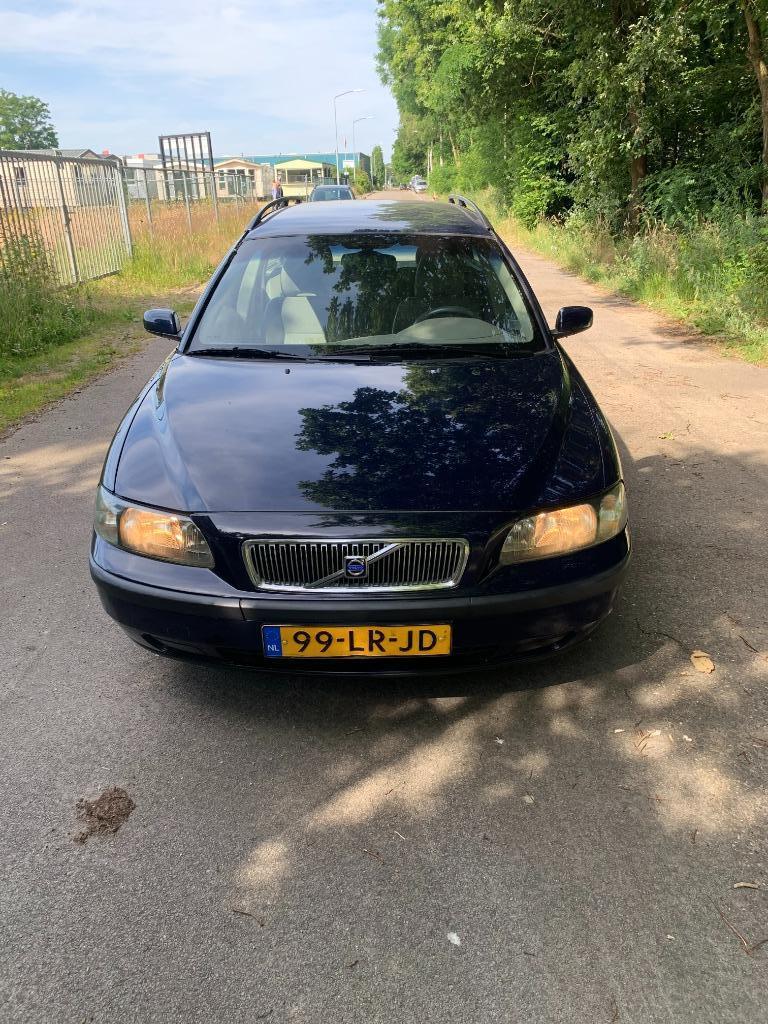 Volvo V70 2.4 140PK 2003 Blauw jong timer, Auto's, Voorwielaandrijving, 1800 kg, Beige, Blauw
