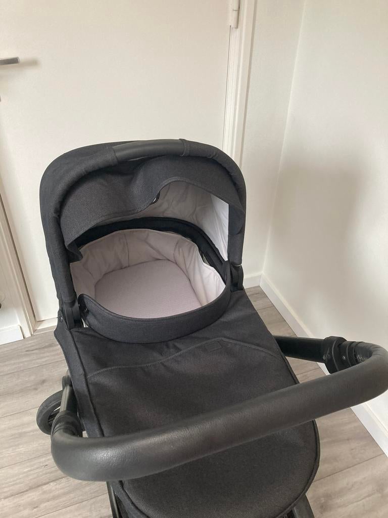 Mutsy Nio (antraciet) kinderwagen te koop, Kinderen en Baby's, Kinderwagens en Combinaties, Kinderwagen, Gebruikt, Mutsy, Verstelbare duwstang