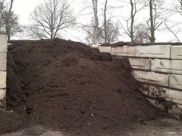 Schone zwarte grond gezocht – gratis stortmogelijkheid, Ophalen of Verzenden, Tuinaarde