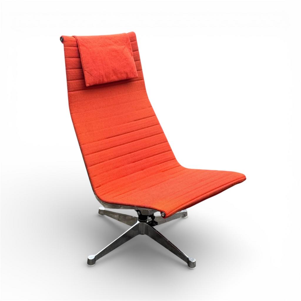 Vintage Eames EA 124 Lounge Chair, Huis en Inrichting, Ophalen, Gebruikt, Stof, Vitra Eames loungechair EA 124 Cassina Cor B&B italia Knoll
