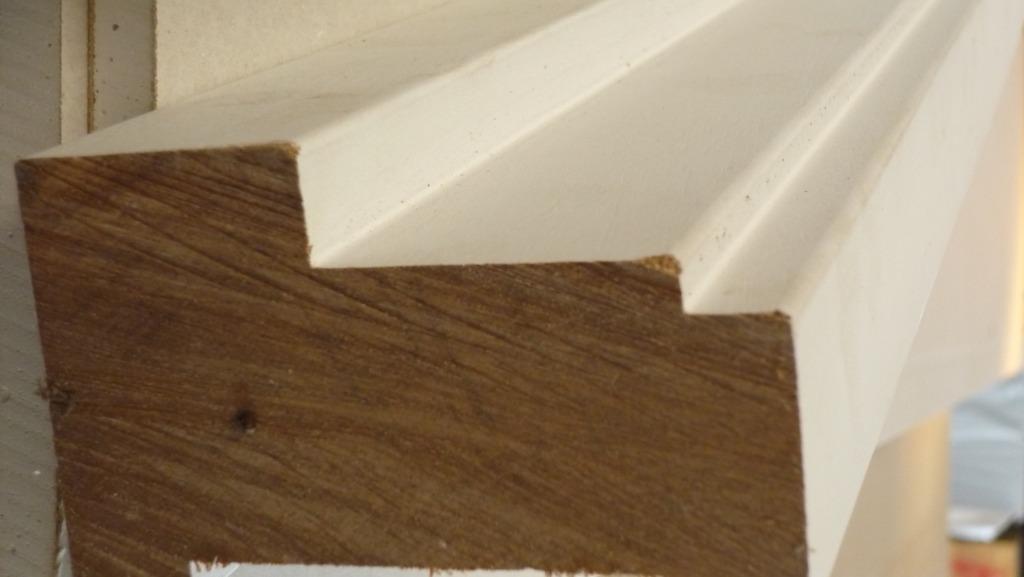 HARDHOUT KOZIJNHOUT GEPROFILEERD, GEVINGERLAST, WIT GEGROND, Doe-het-zelf en Verbouw, Ophalen, Minder dan 25 mm, Overige typen
