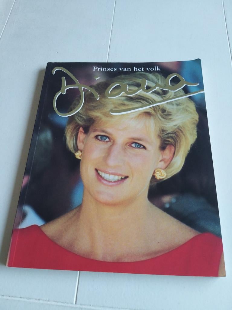 Diana prinses van het volk P Donnelly, Verzamelen, Koninklijk Huis en Royalty, Ophalen of Verzenden, Gebruikt, Nederland, Tijdschrift of Boek