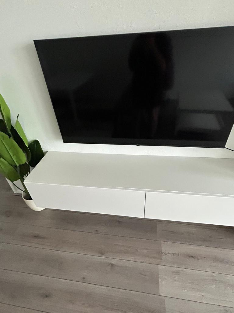 Strak TV Meubel - Wit, Huis en Inrichting, Kasten | Televisiemeubels, Ophalen, Kunststof, 100 tot 150 cm, Zo goed als nieuw