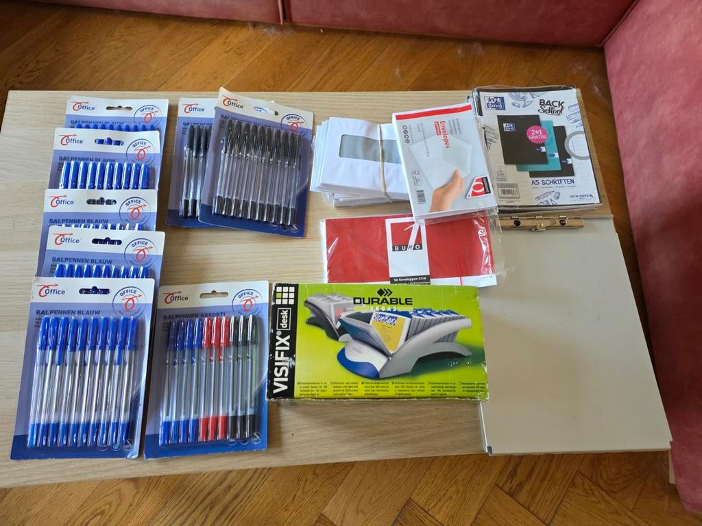 Partij pennen, visitekaartje systeem, enveloppen, schriften, Ophalen