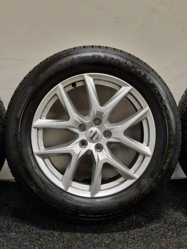 18 inch Origineel Volvo XC60 5x108 a-merk winterbanden., 18 inch, Banden en Velgen, 235 mm, Winterbanden