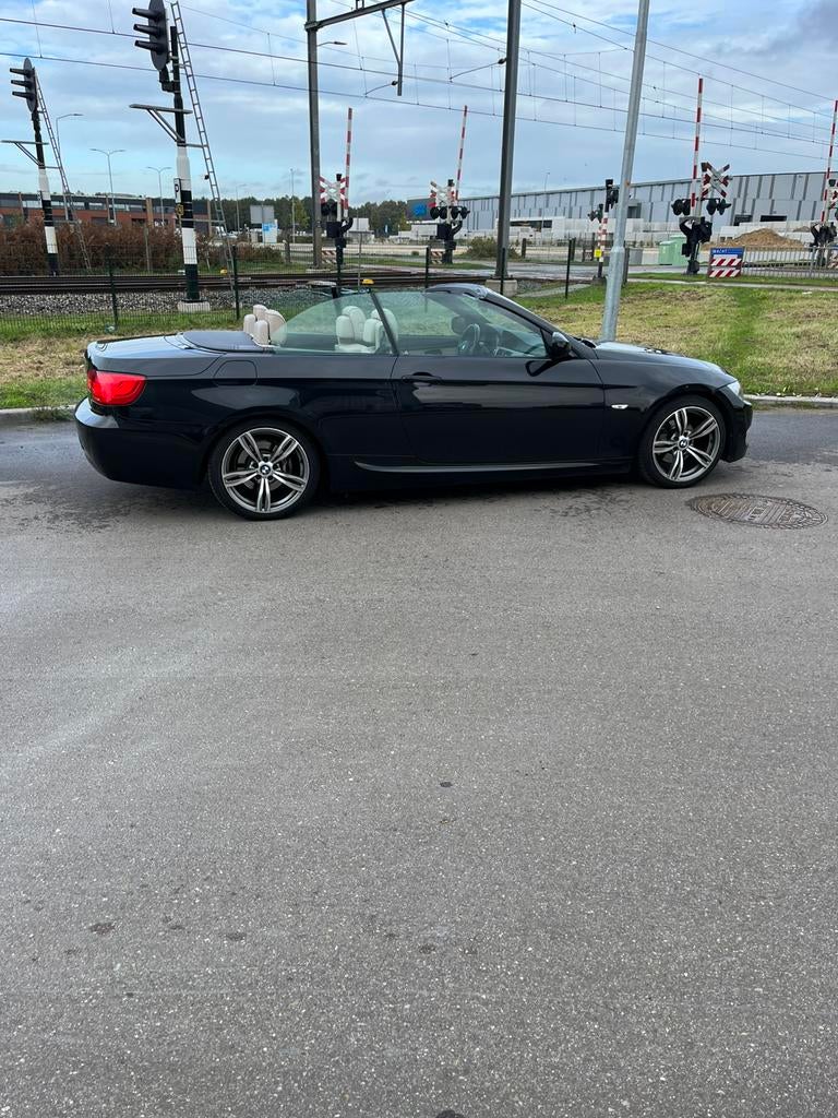 BMW 3-Serie 320i 170pk Aut. 2013 Zwart, Auto's, BMW, Automaat, Achterwielaandrijving, 1995 cc, 4 cilinders