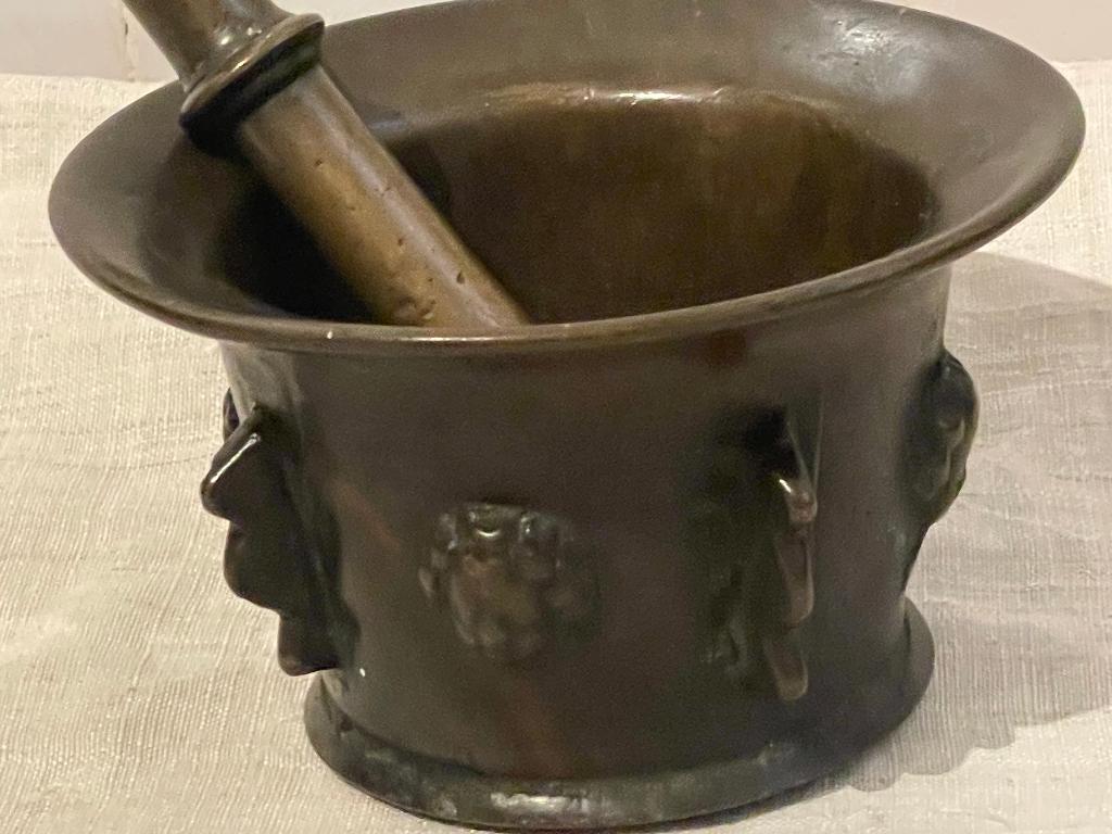 18de eeuw bronzen vijzel Spaans met stamper, Antiek en Kunst, Ophalen of Verzenden