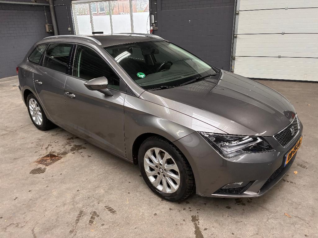 Seat Leon 1.6 TDI 81KW ST DSG 2016 Grijs LEDverlichting, Auto's, Euro 6, 4 cilinders, Diesel, Grijs