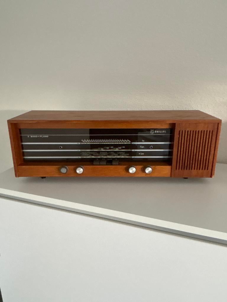 Oude Philips radio.   werkt 100 procent, Ophalen of Verzenden, Gebruikt, Radio