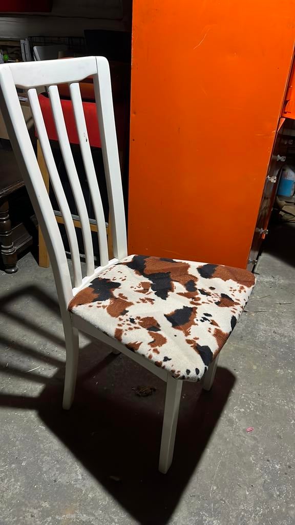 4 leuke stoelen, Gebruikt, Wit, Ophalen of Verzenden, Vier